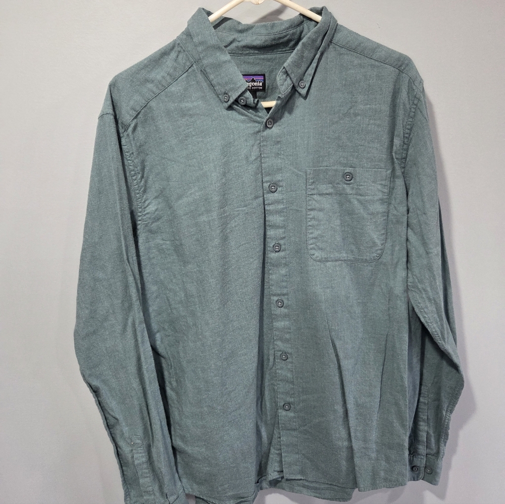 Patagonia Mens Long Sleeve Large Button Up Greenish/Grey Color